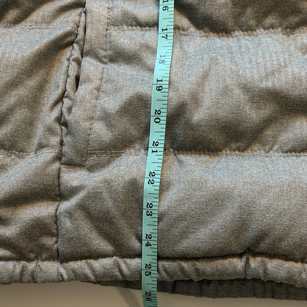 Old Navy women’s XXX grey Puffer Vest - Picture 11 of 11